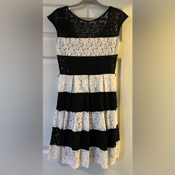 Tiana B. Dresses & Skirts - Tiana B Black & White Lace Dress